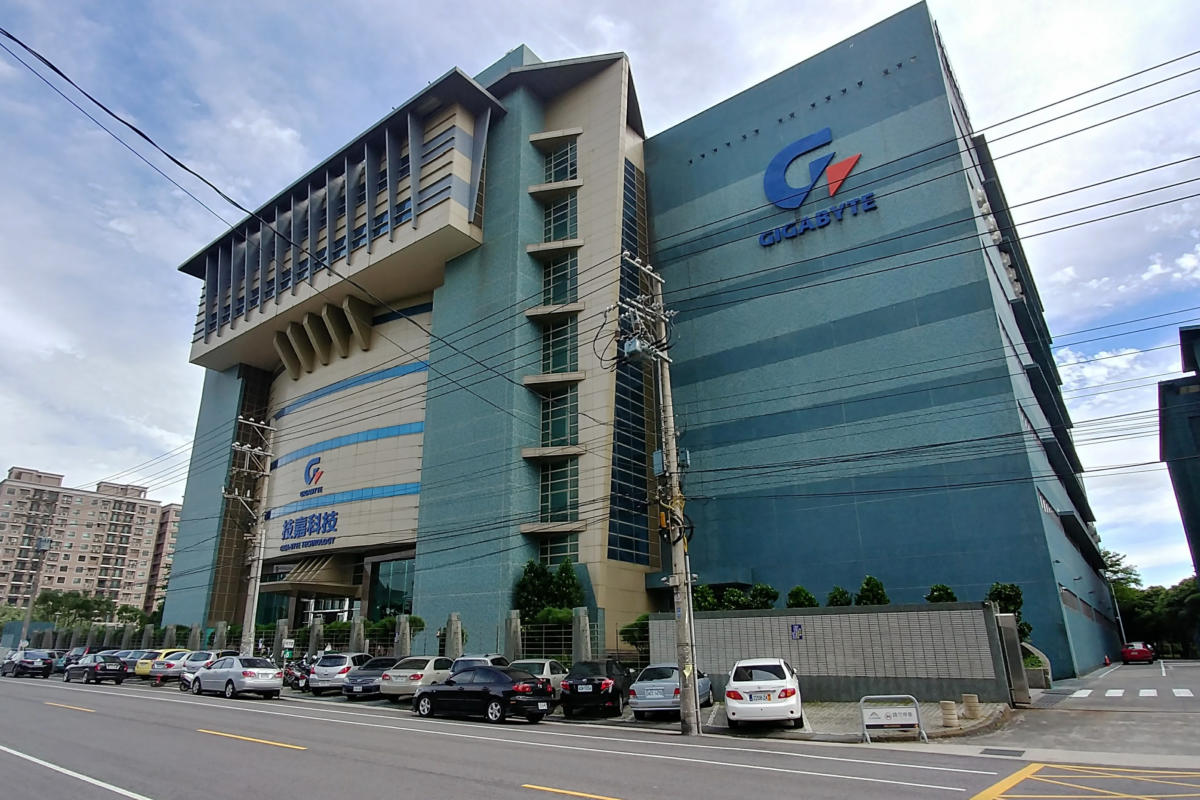 Gigabyte bị người Trung Quốc tẩy chay vì hãng này công bố “theo tiêu chuẩn Đài Loan” 12 Gigabyte bị người Trung Quốc tẩy chay vì hãng này công bố “theo tiêu chuẩn Đài Loan” - 11